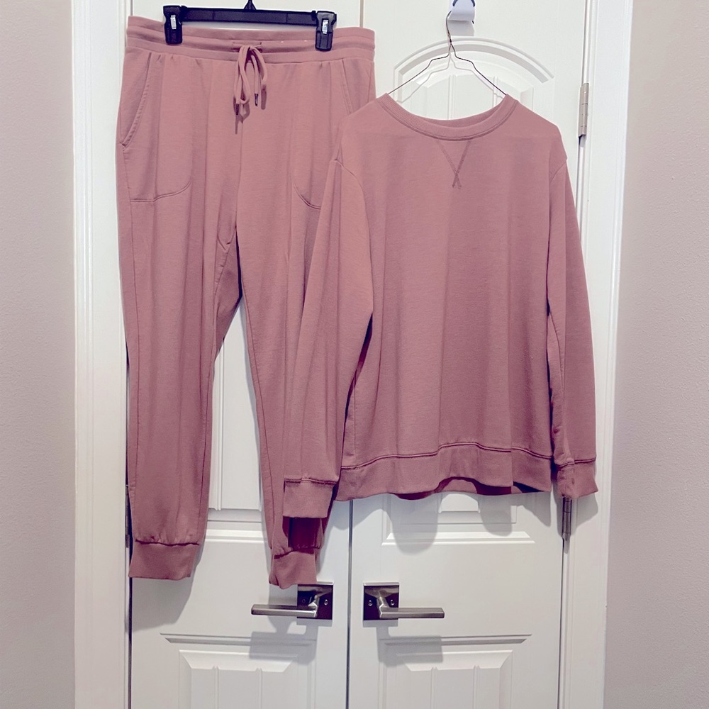Women’s Stars Above soft fleece sweatshirt and joggers set. Large. NWOT